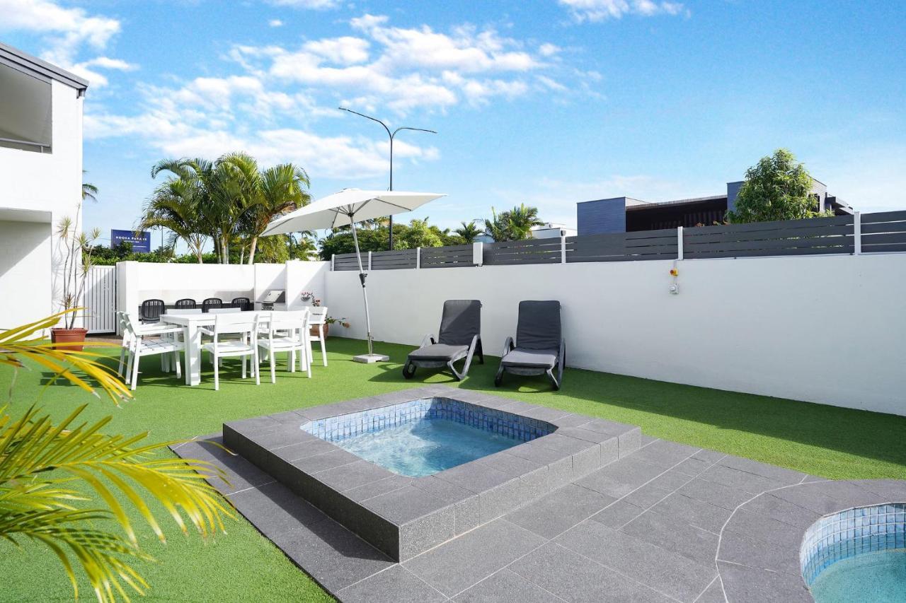 Noosa Parade Holiday Inn Exterior photo